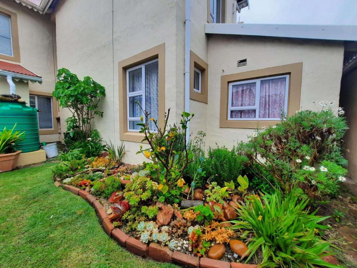 The Ark Guesthouse At Marina Martinique Jeffreys Bay Dış mekan fotoğraf