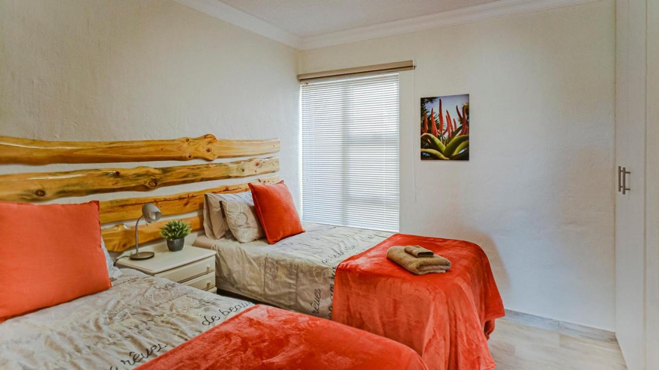 The Ark Guesthouse At Marina Martinique Jeffreys Bay Dış mekan fotoğraf